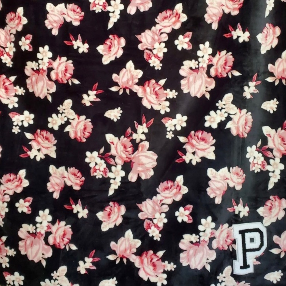 VS PINK Sherpa blanket